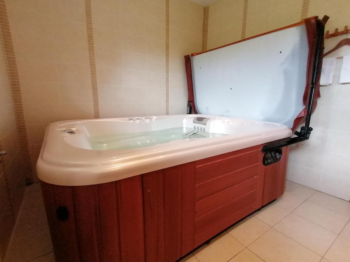 L'Atelier D'Arthur - Gite Chaleureux Avec Jacuzzi. Tenneville Экстерьер фото